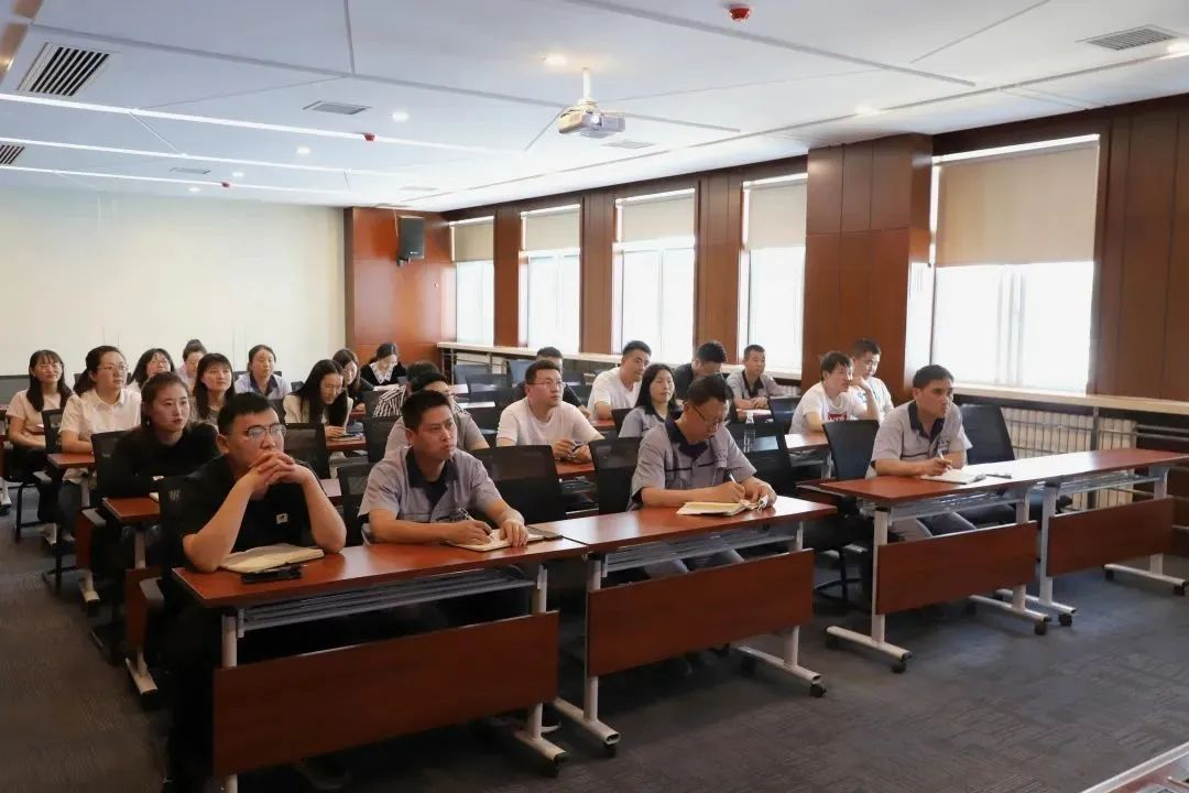 陜建建材科技公司組織開展第三期職業(yè)素養(yǎng)專項視頻培訓