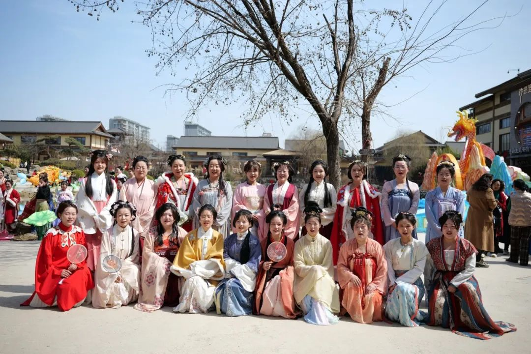 陽(yáng)光三月暖 綻放她力量丨陜西建筑產(chǎn)業(yè)投資集團(tuán)開(kāi)展慶?！叭恕眿D女節(jié)活動(dòng)